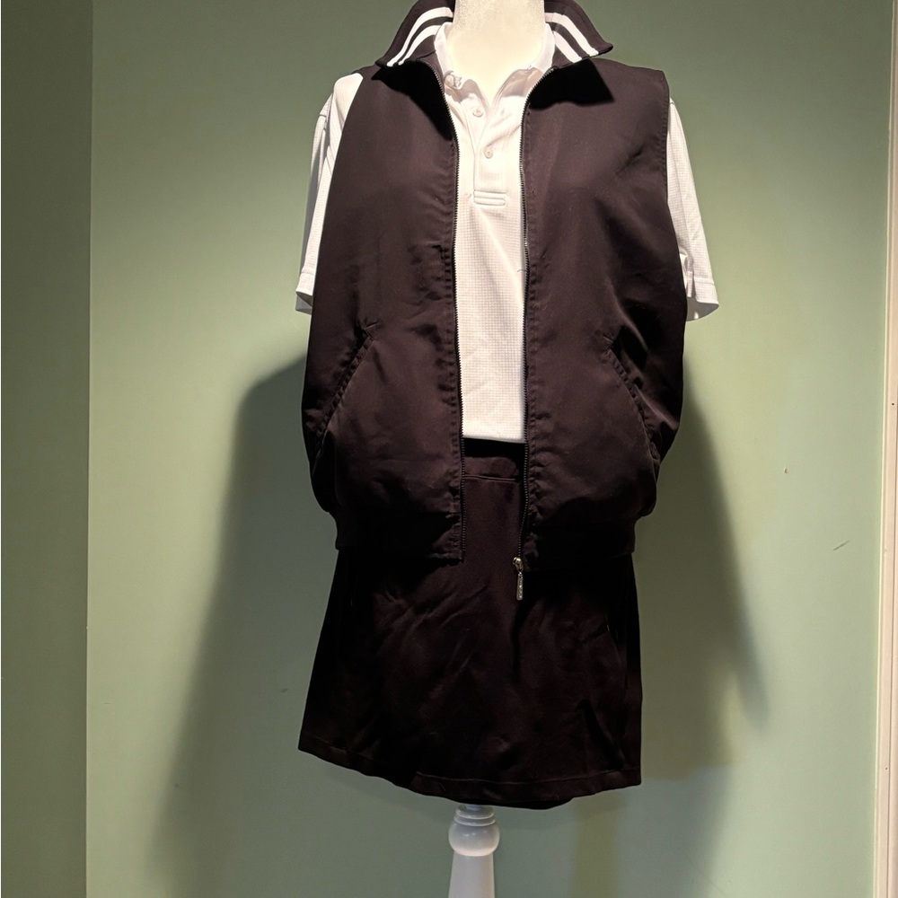 Izod women’s black zip up golf vest size M